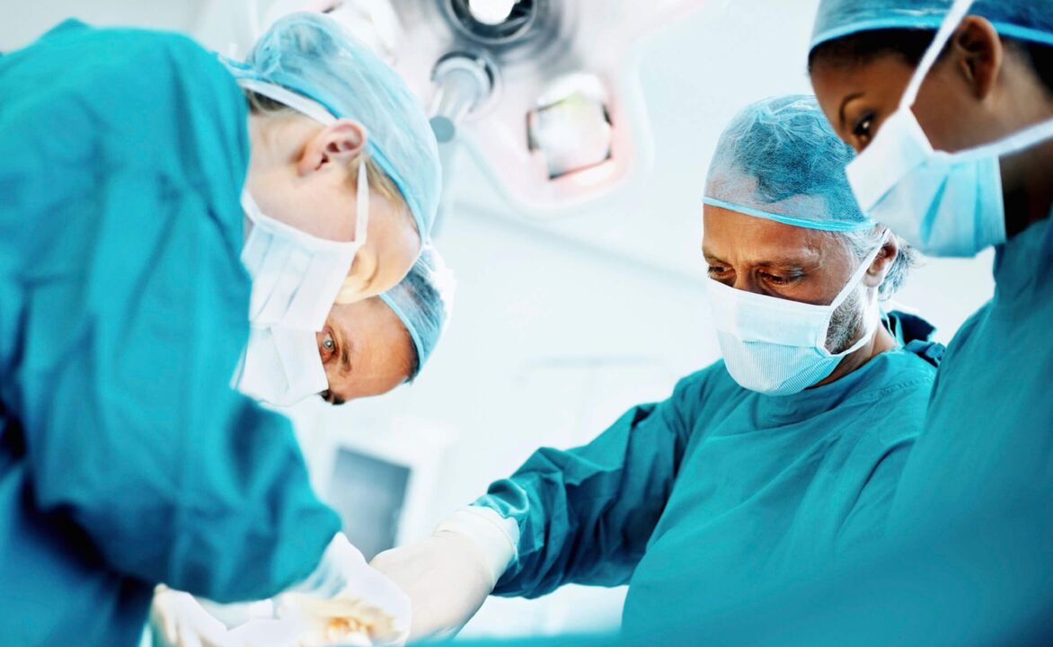 Proses pembesaran penis oleh dokter bedah melalui operasi